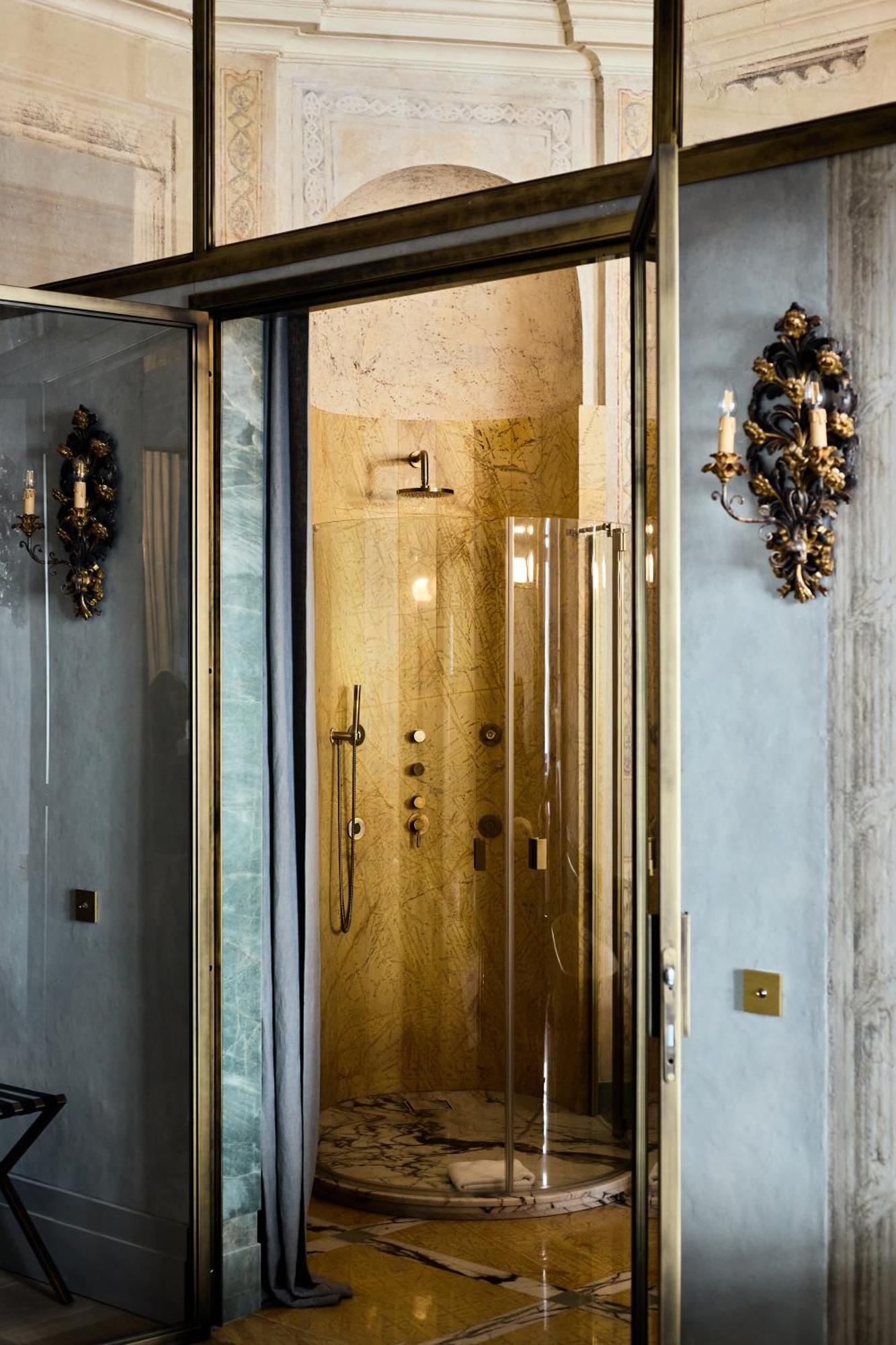Hotel H15 Luxury Palace - Destigo Hotels クラクフ 部屋 写真 A shower